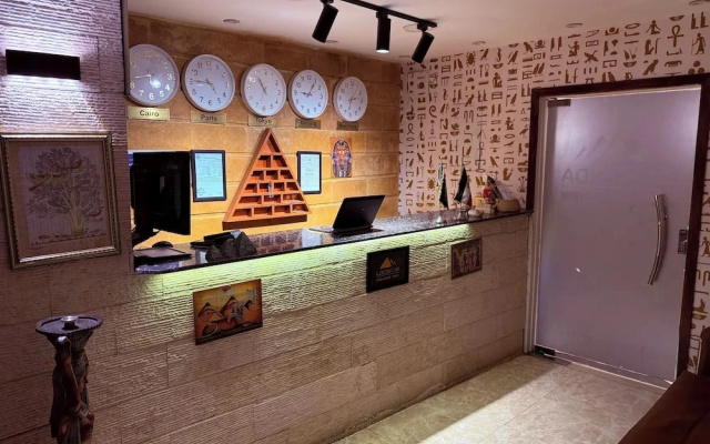 Locanda pyramids view