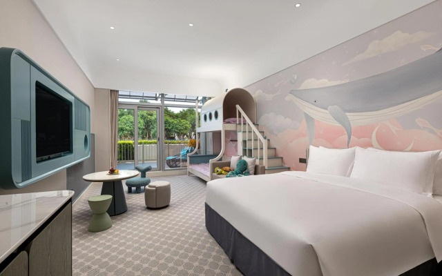 Yuehua Hotel Xiamen Seaside Hotel corridor leads to the stone exhibition hall