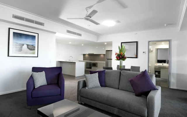 H on Mitchell Apartment Hotel
