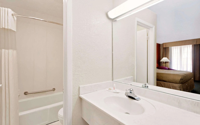 Days Inn by Wyndham Fort Walton Beach