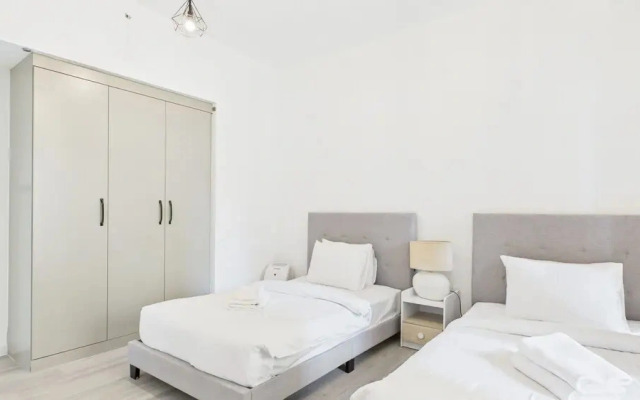 Spacious 2 BR with Sea & Marina View