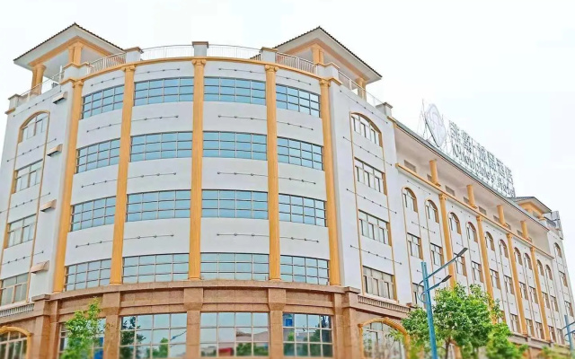 Chonpines Hotels·Zhongshan Xiaolan LRT Station