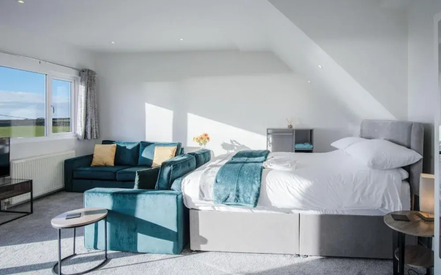 The Penthouse - 1 Bedroom Apartment - Ocean Breeze