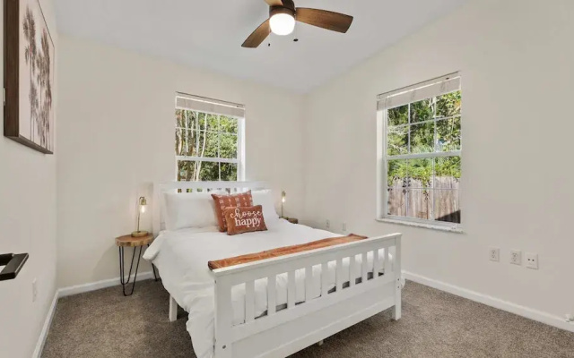 The Oak Hideaway Pet Friendly 3bd!