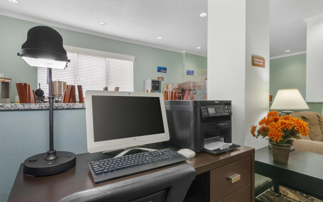 Best Western Teal Lake Inn