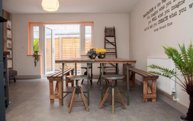 higgihaus #3a & 3b 8 Bed Big Groups Hip Location