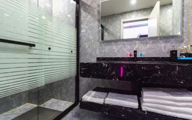 Ebo E-Sports Hotel (East Ningbo Yintai City Store)
