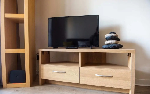 Cosy Apartment with Balcony, Close to City Centre