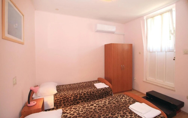 Beautiful Home in Kastel Sucurac With Wifi and 1 Bedrooms