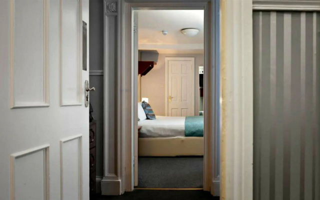 Amberley House