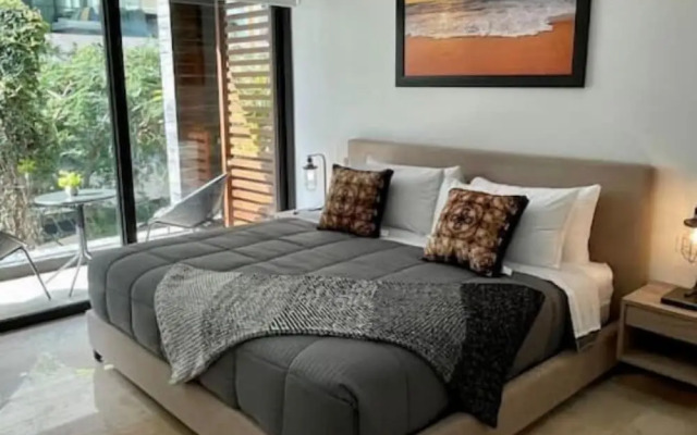 Apartments near 5th Avenue with Rooftop Ocean View