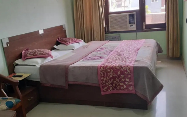 Hotel Holiday Comfort - 800 mts from Jallianwala Bagh, Amritsar