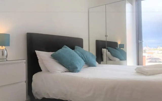 Beautiful 3 Bed Apartment in Media City