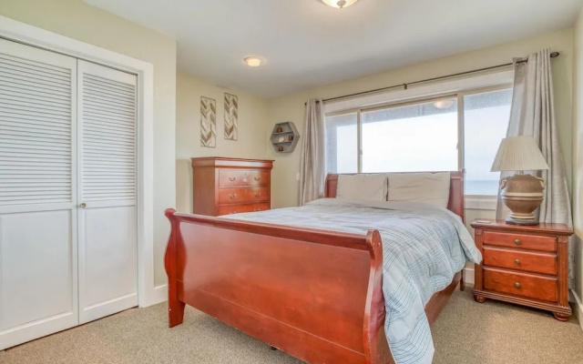 Oceanfront Splendor and Direct Beach Access - Stunning Coastal Retreat