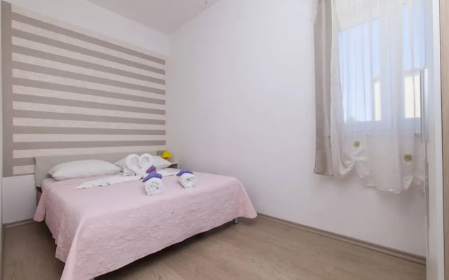 Restful Villa in Brodarica With Sauna