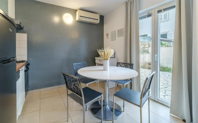 Apartments Tomy