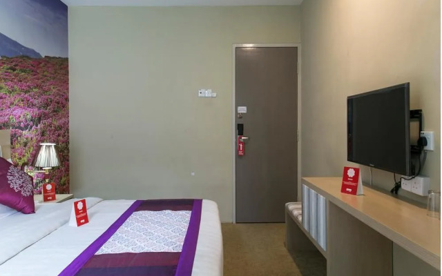 OYO 281 OM Hotel
