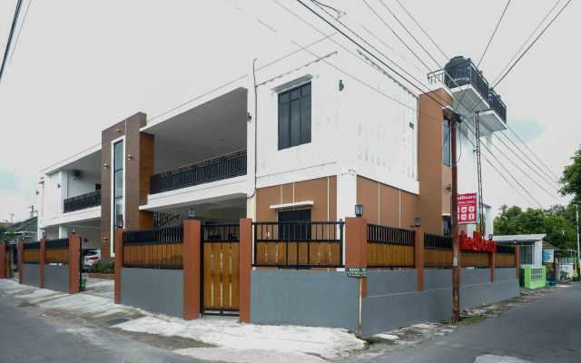 RedDoorz Near Terminal Tirtonadi 2