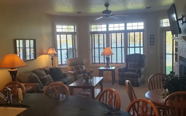 Unit 411a 1 BD/ 1 BA Condo