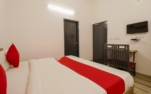 OYO 74184 Hotel Meredian Comfort Inn
