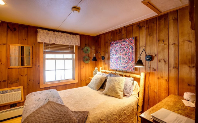 Timberholm Inn