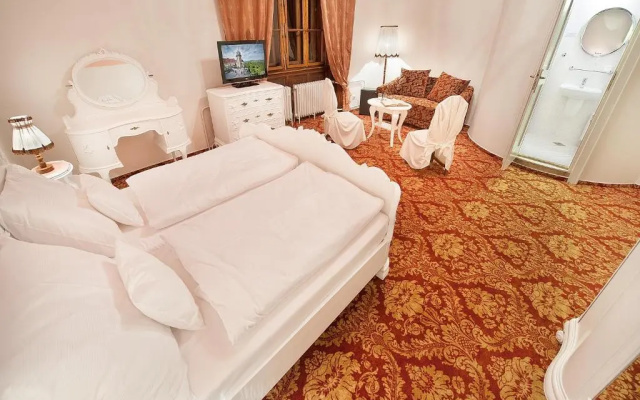 EA Zamecky Hotel Hruba Skala