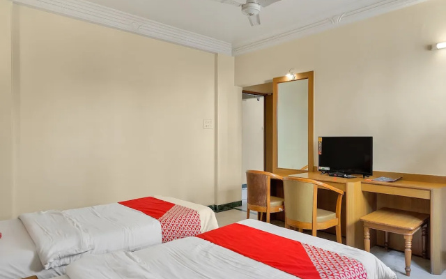 OYO 12020 Hotel Ratna Regency