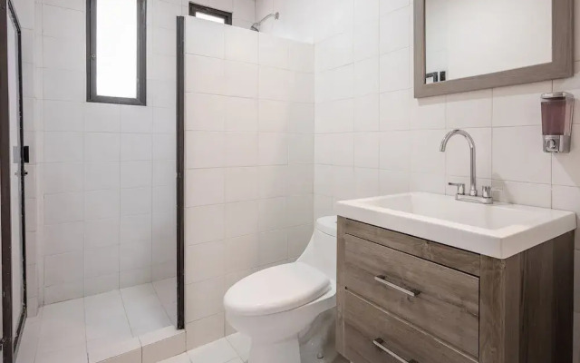 Urban Oasis in Roma - Wifi - Laundry - Sleeps 7