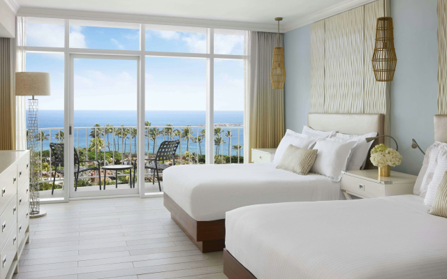 The Coral at Atlantis, Autograph Collection