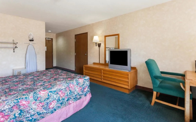 Days Inn & Suites Dundee
