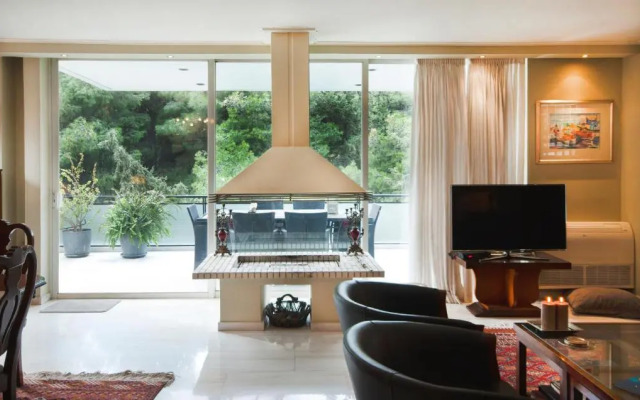 Lycabettus Hill Penthouse, Private Roof Garden & Pool