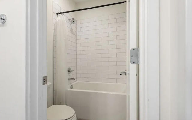 Citrine-private Patio & Balcony-near Germantown