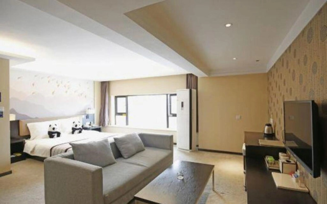 Super 8 Hotel Chengdu West Near Baicaolu Subway Station