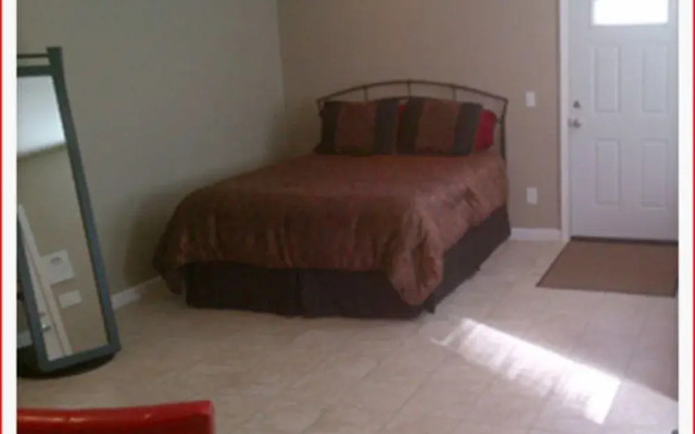 Jeni J's Gifts and Guest Houses