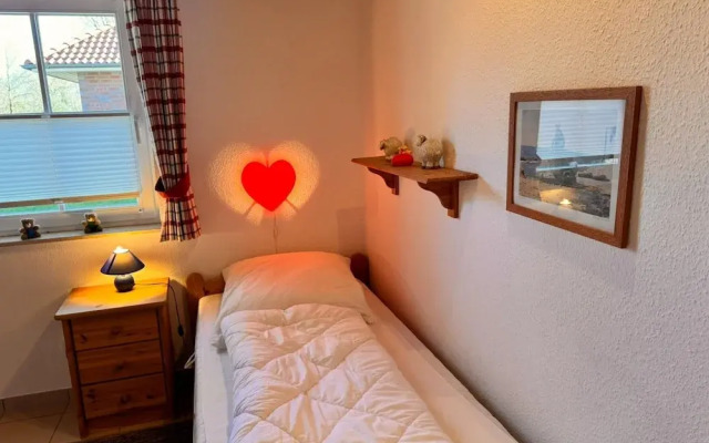 Ferienhaus mit Kaminofen in Burhave
