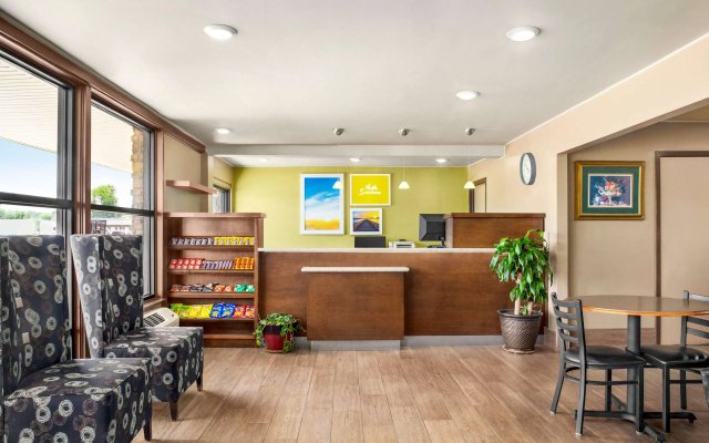 Days Inn by Wyndham Paris