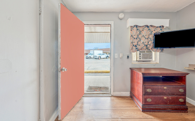 Flint Motel by OYO MI Near I-475