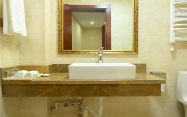 Golden Wheel Hotel