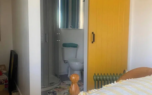R and B Warm and Cosy Cabin
