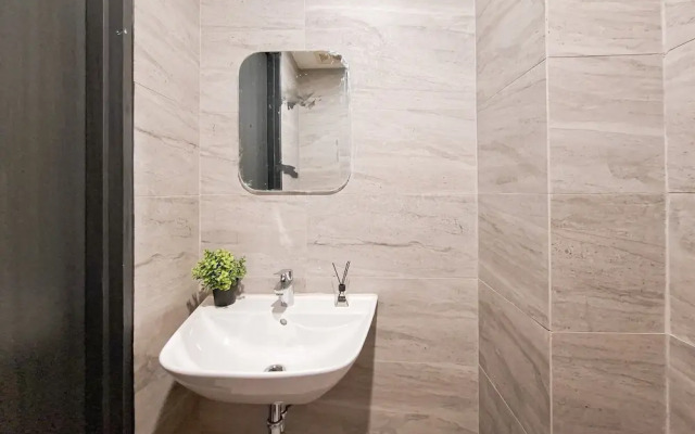 Stylish Studio Apartment At Collins Boulevard
