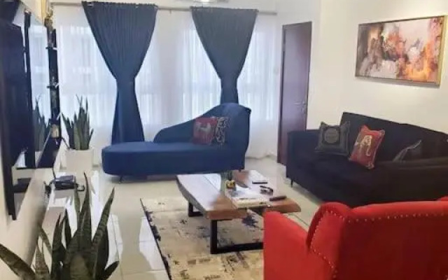 Lovely 2-bedroom condo with free parking and WiFi.