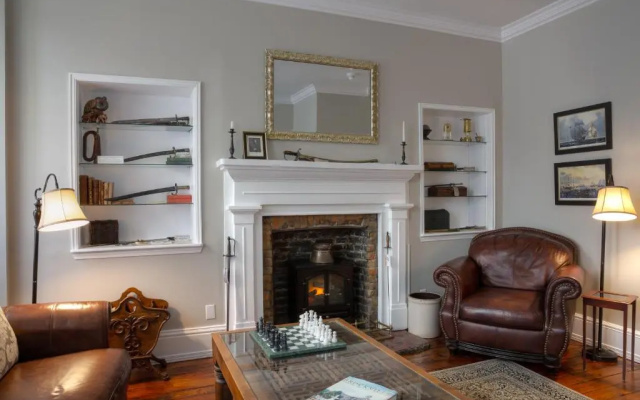 Sir Isaac Brock B&B Luxury Suites