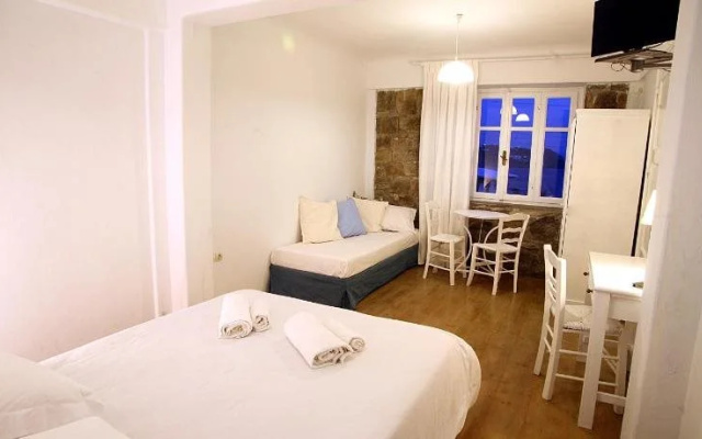 Voula Apartments & Rooms