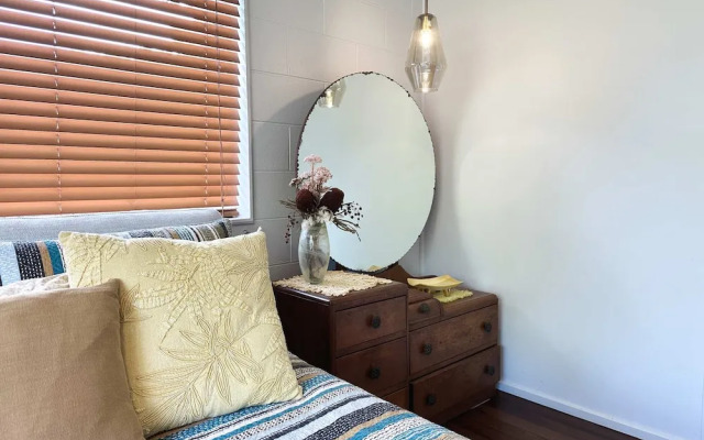 The Tides - 70s Seaside Bungalow