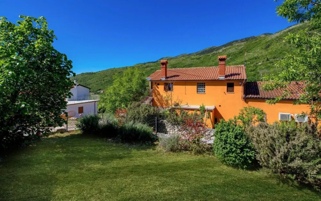 Stunning Apartment in Brsec With 1 Bedrooms and Wifi