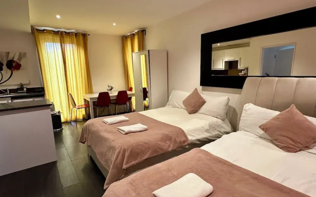 Eurostar Comfort Inn Studio Apartments