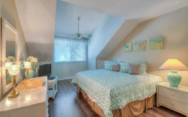 West Hyde Park Three-bedroom Apartment 10-F
