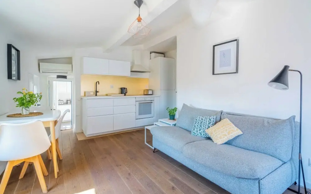 1 Bedroom Apartment in City Center, Near Old Port