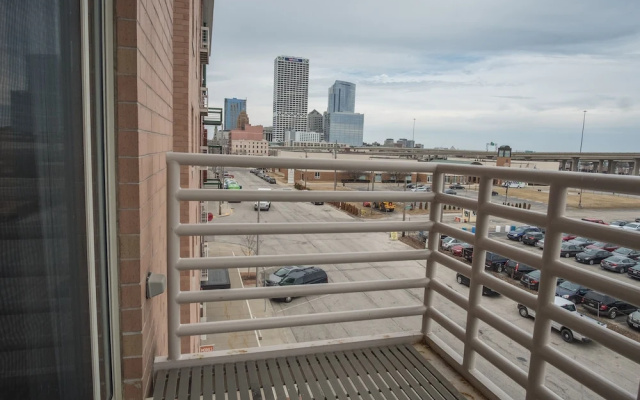 Spacious Townhome w Parking by Frontdesk