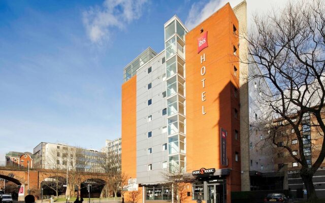 Отель ibis Manchester Centre Princess Street вид на фасад